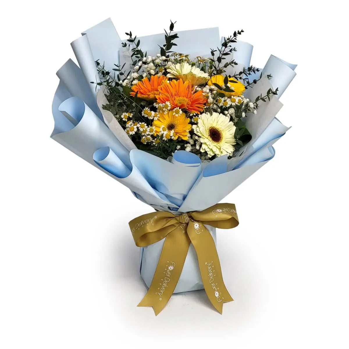 Orange and cream gerberas with chamomile and eucalyptus in light blue wrap | 太陽花與洋甘菊打造清新自然風,搭配藍色包裝,為生日祝福、表達感謝或日常送禮的理想選擇。