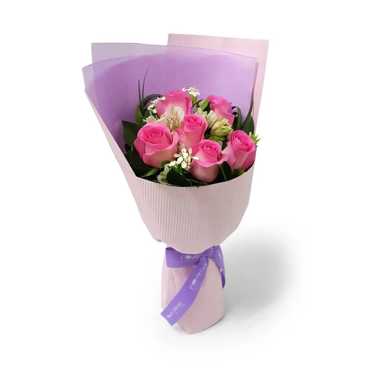 Chic bouquet of pink roses in pink and lavender wrapping with purple ribbon | 典雅粉紅玫瑰花束,搭配柔和粉紫包裝與紫色緞帶,送禮或告白皆宜。