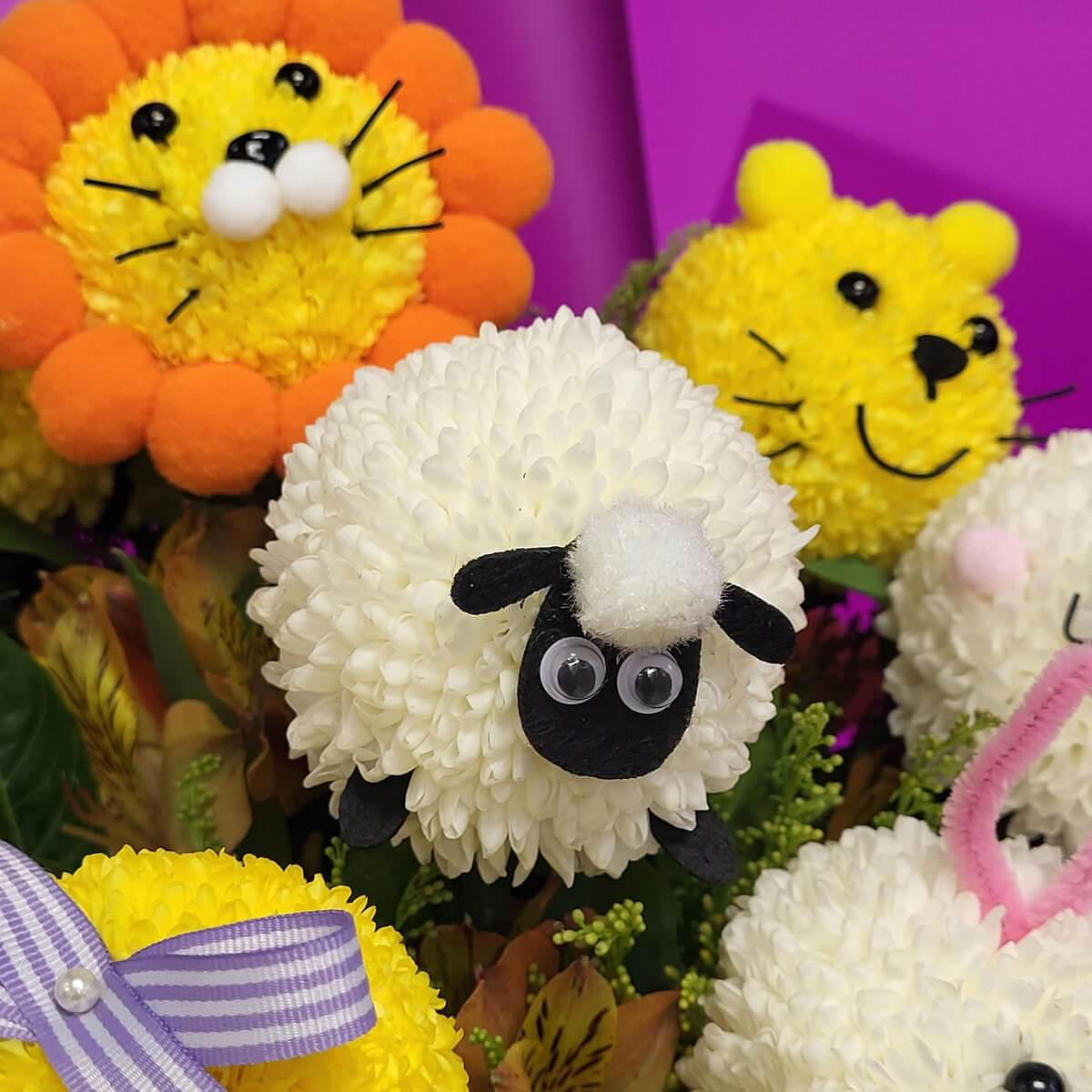 Close-up of lion, bear, and sheep figures crafted from yellow and white button chrysanthemums with pom-poms and felt - 獅子、小熊與綿羊由黃白乒乓菊製成,配毛球及氈飾特寫