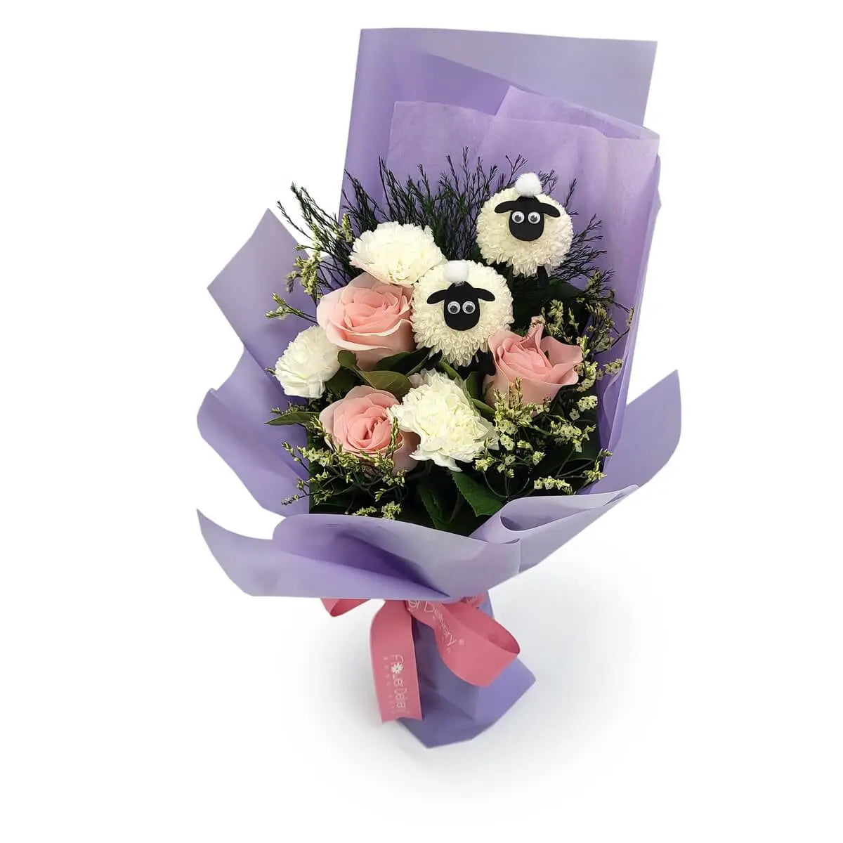 Light pink roses and creamy carnations accented by two chrysanthemum sheep, wrapped in lavender-toned paper | 粉玫瑰與奶白康乃馨襯托兩隻菊花製小羊造型,紫色包裝紙與粉紅緞帶增添童趣氛圍。