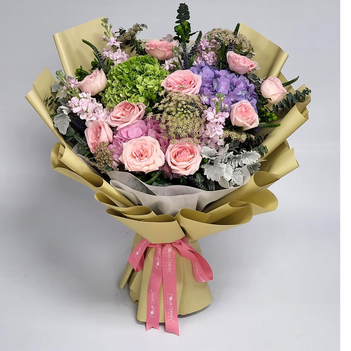 Original photo of luxury bouquet of pink roses with green and purple hydrangeas, Queen Anne’s lace, stock, dusty miller, and assorted foliage - 粉紅玫瑰搭配綠色與紫色繡球花、蕾絲花、紫羅蘭、銀葉菊及多款葉材精緻花束