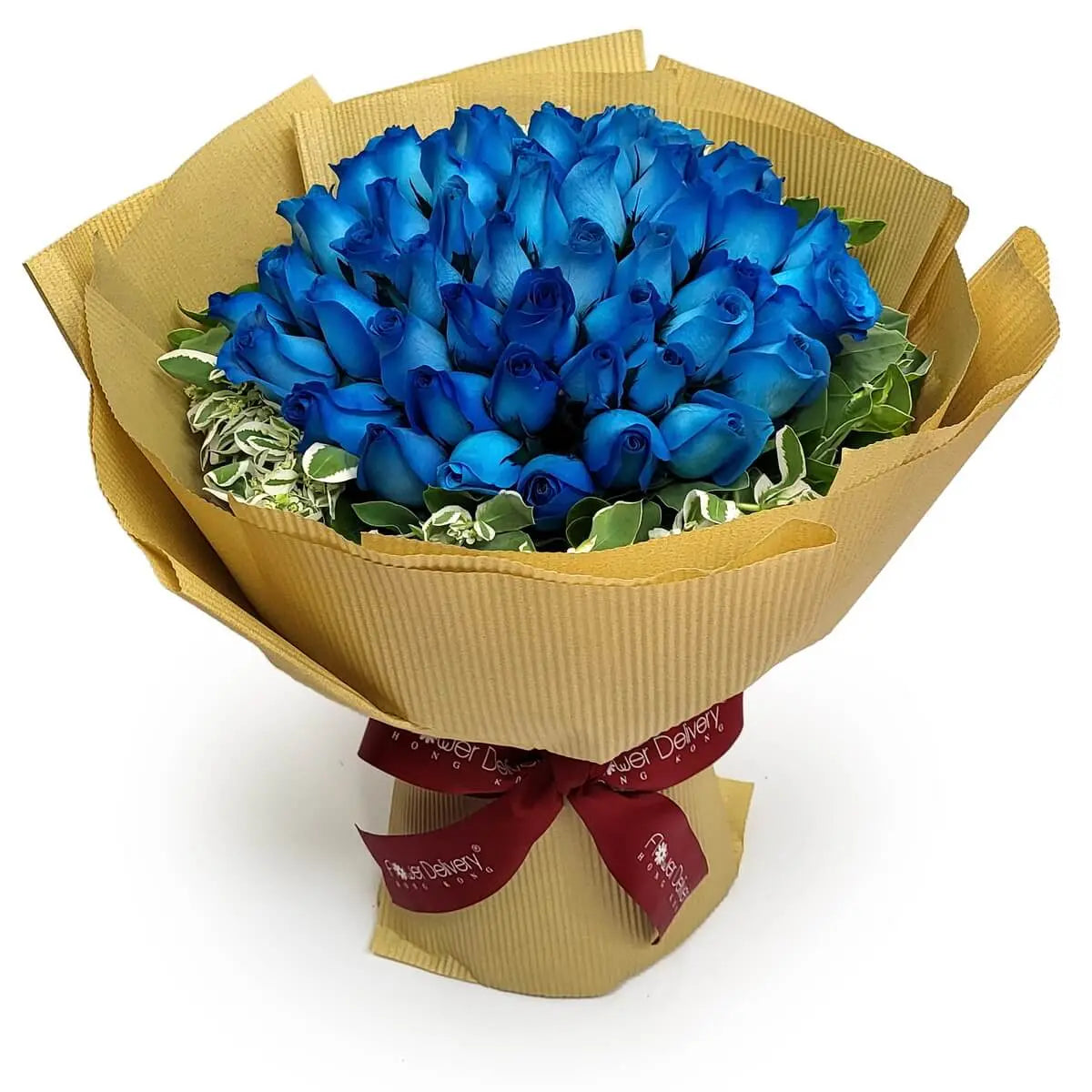 Hand-tied bouquet of deep blue roses accented with variegated greenery, wrapped in textured kraft paper and finished with a dark red ribbon. 藍玫瑰手綁花束,配彩葉綠葉,牛皮紙質包裝配深紅絲帶。