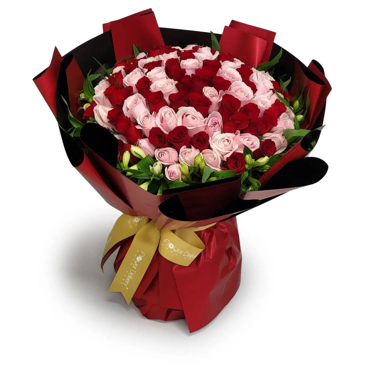Abundant bouquet of red and pink roses arranged concentrically, wrapped in red and black paper with gold ribbon | 紅色與粉紅玫瑰大量排列成層狀花束,包以紅黑雙層包裝紙及金色絲帶。