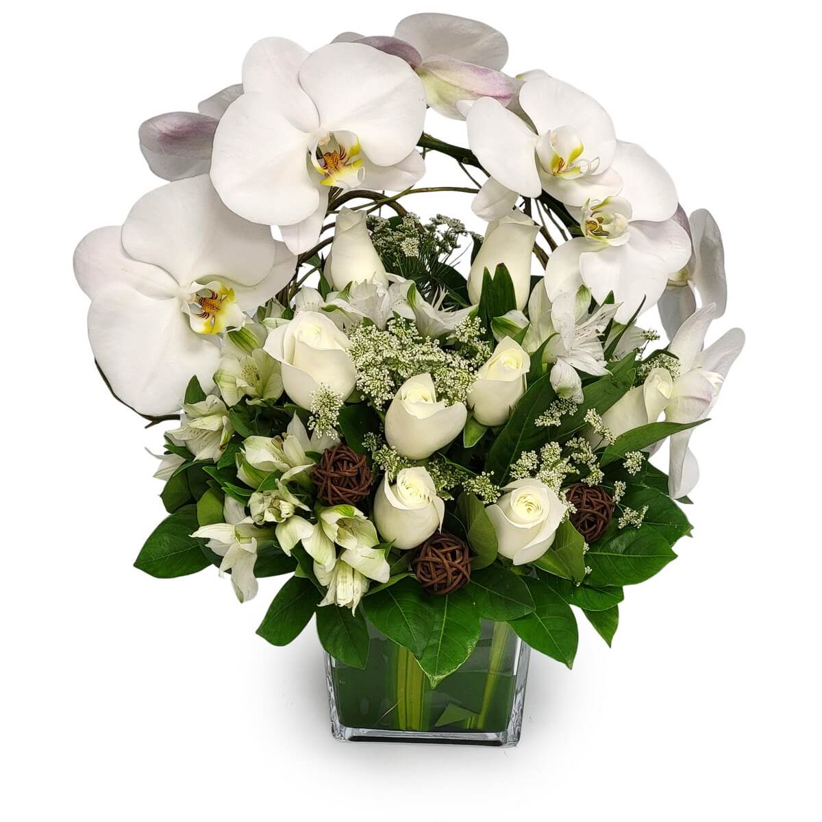 Full vase arrangement of white orchids, roses, alstroemeria, and Queen Anne’s lace with rattan accents 白蝴蝶蘭、玫瑰、小百合及蕾絲花配藤球與綠葉玻璃瓶花原圖花藝