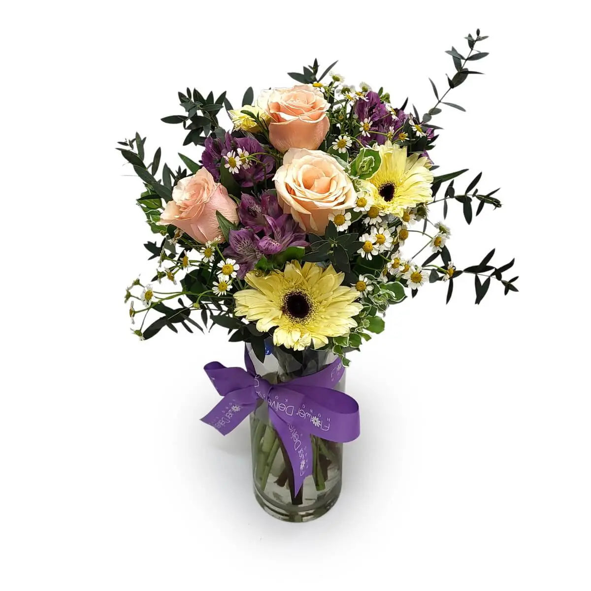 Glass vase with champagne roses, yellow gerberas, purple alstroemeria, chamomile, and assorted greenery | 香檳玫瑰、黃太陽花、紫六出花與洋甘菊搭配綠葉玻璃瓶插花