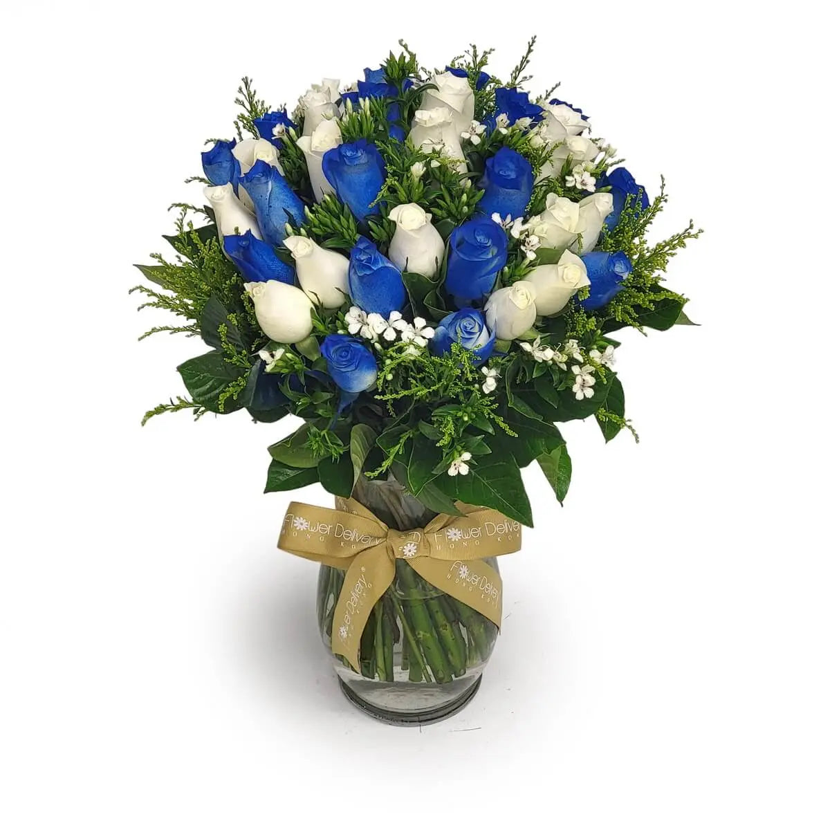 Elegant vase of white and vivid blue roses accented with white waxflowers and seasonal foliage, tied with a gold ribbon | 白玫瑰與鮮藍玫瑰,配白蠟花及綠葉點綴,玻璃瓶裝束配金色絲帶。