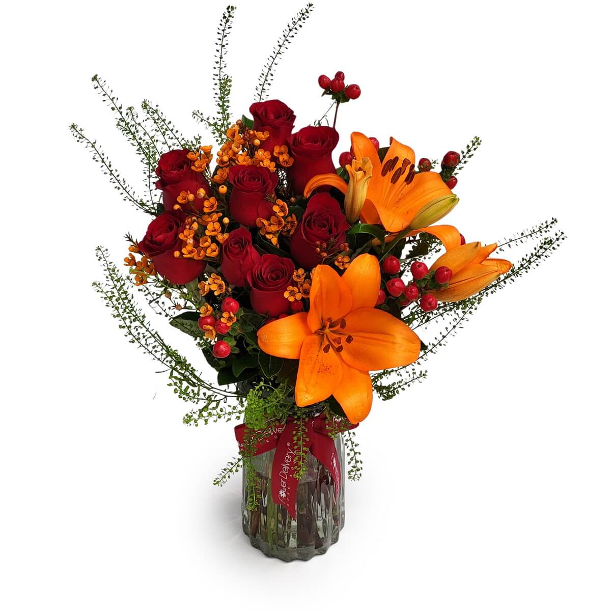 Florist-arranged glass vase design featuring red roses, vibrant orange lilies, red berries and seasonal greenery, original photo - 紅玫瑰、橙色百合、紅色漿果及時令綠葉玻璃花瓶花藝,原圖照片