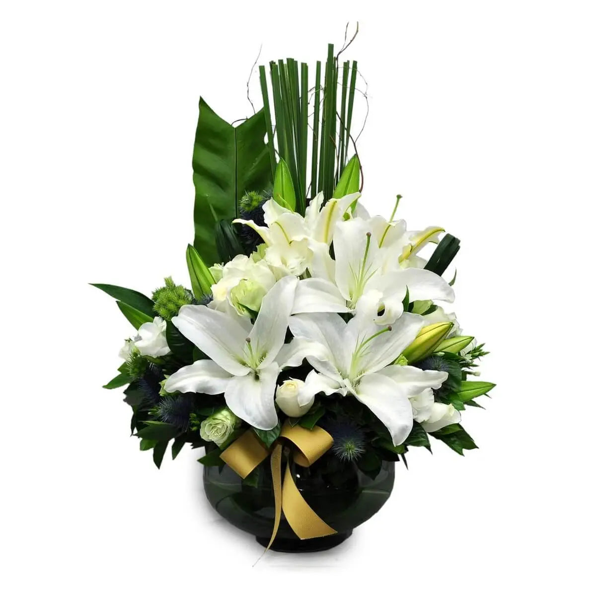 Elegant mix of white lilies, snapdragons, thistles, and green foliage in a glossy black vase finished with a gold ribbon. | 白百合、金魚草、薊花與綠葉組成的優雅插花,配黑色亮面瓶身與金色絲帶。