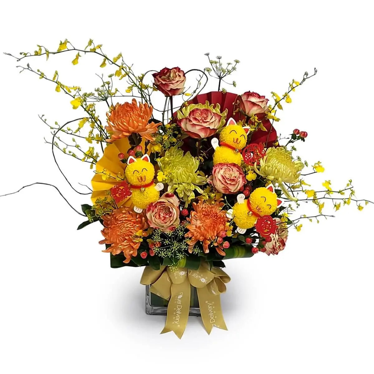 Orange and yellow chrysanthemums, pink-edged roses, yellow dancing orchids, red berries, fan paper, and plush yellow cat figures in a square glass vase | 橙黃菊花、粉邊玫瑰、黃舞春蘭、紅豆、紙扇與公仔貓咪,插於玻璃方瓶中,色彩繽紛層次分明