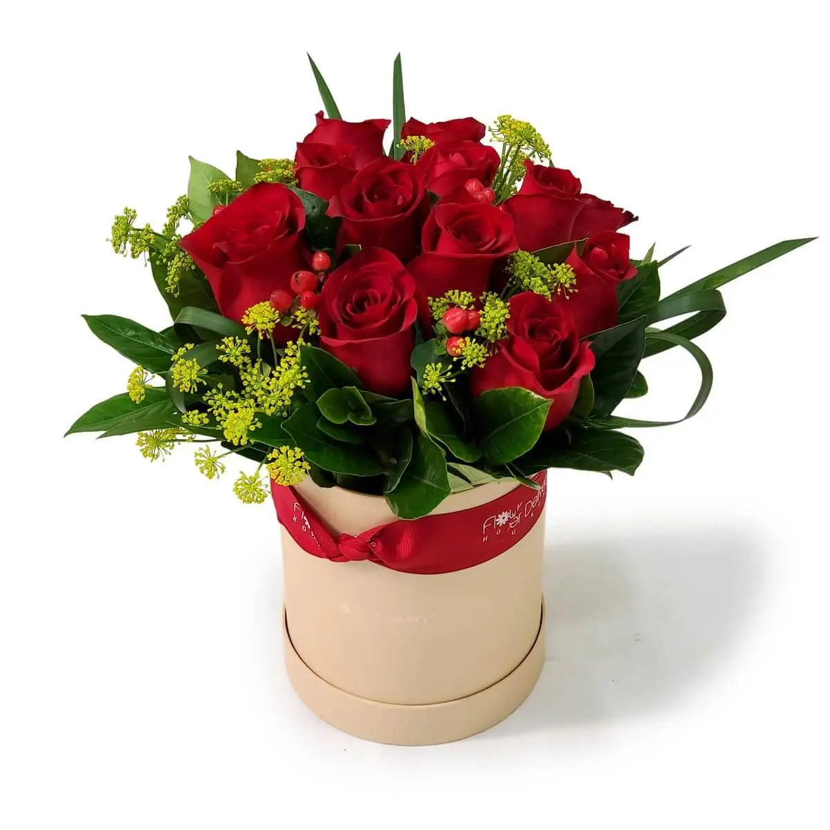 Arrangement of red roses, yellow solidago, and red hypericum berries with greenery in round hatbox. 圓形禮盒插有紅玫瑰、黃金球、紅色超級果及配葉,綁上紅色絲帶。