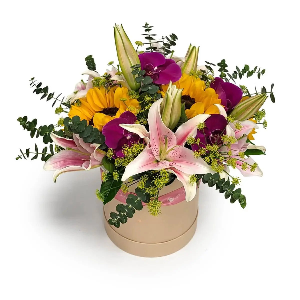 Beige round box featuring pink lilies, yellow sunflowers, deep purple orchids, yellow fillers, and eucalyptus foliage | 米色圓形花盒內配搭粉百合、黃向日葵、紫洋蘭、黃色配花與尤加利葉。
