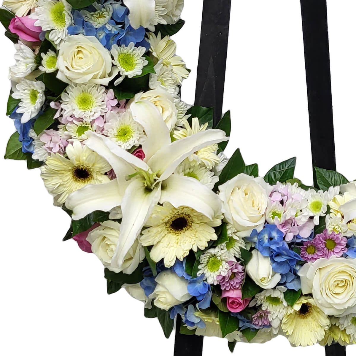 White lilies, cream roses, soft yellow gerberas, blue hydrangeas, button chrysanthemums and pink roses in round floral wreath - 圓形花圈配白百合、米玫瑰、黃非洲菊、藍繡球花、乒乓菊及粉玫瑰