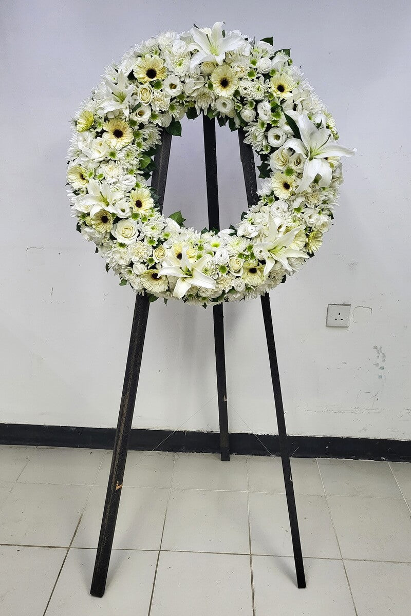 Full standing floral wreath of white lilies, roses, gerberas, lisianthus and button chrysanthemums - 白百合、玫瑰、非洲菊、洋桔梗及乒乓菊全幅企身花圈設計