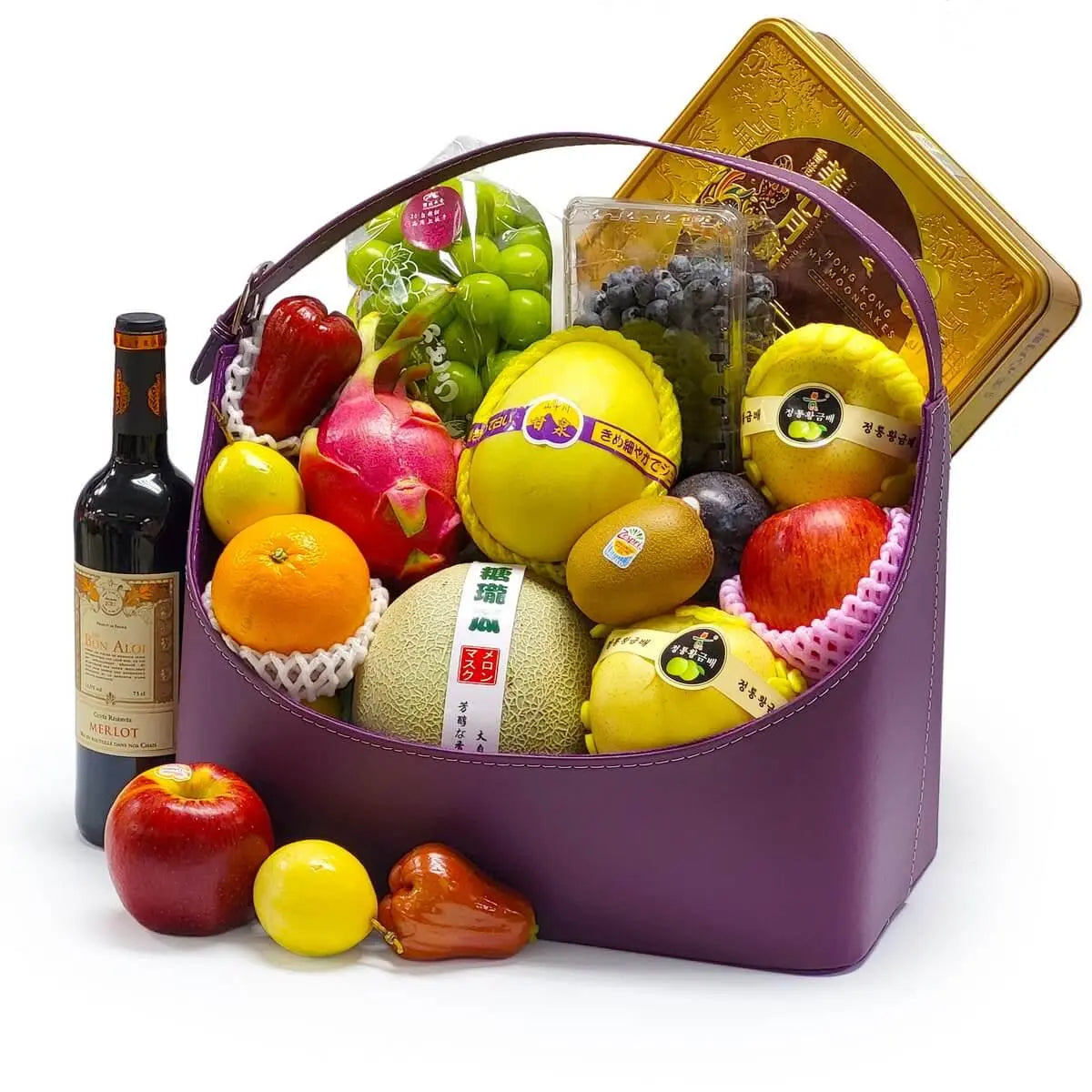 Luxury gift hamper with melon, green grapes, blueberries, Korean pears, apples, oranges, golden gift box, and a bottle of Merlot - 高級水果禮籃含香瓜、青提子、藍莓、韓國梨、蘋果、橙及金色禮盒,配紅酒一瓶,盛載於紫色皮革提籃中。