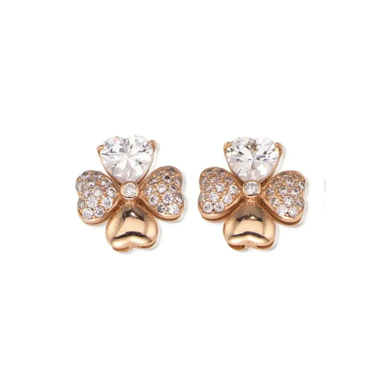 Gold-tone stud earrings in a clover shape with pavé crystals and heart-cut stones. 金色四葉草造型耳環,鑲有密釘閃石與心形切割寶石。