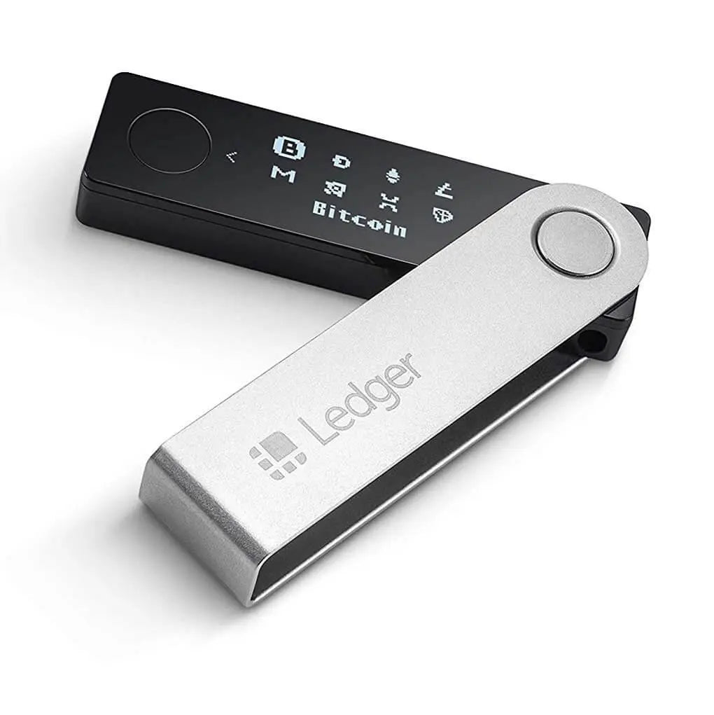 Ledger Nano X crypto wallet featuring a brushed silver swivel cover and matte black body | Ledger Nano X 加密貨幣硬件錢包,拉絲銀色旋轉蓋配啞黑色主體設計