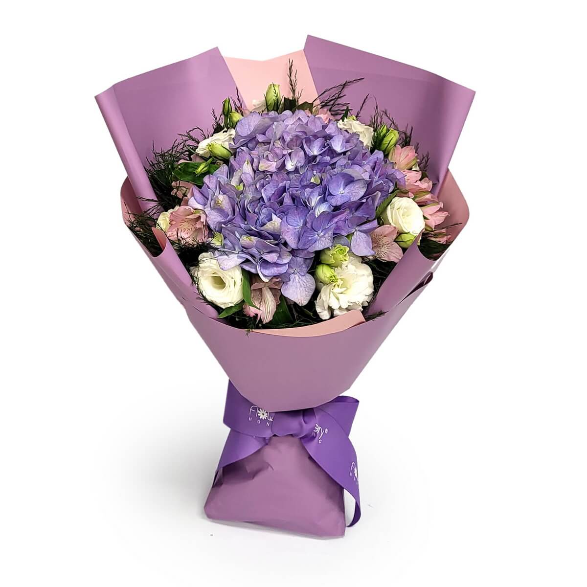 Purple hydrangea bouquet with lisianthus and light pink alstroemeria, wrapped in layered lilac and blush paper | 紫繡球花配白桔梗與粉紅百合,層次紫與粉紅包裝紙束扎,綁紫色絲帶