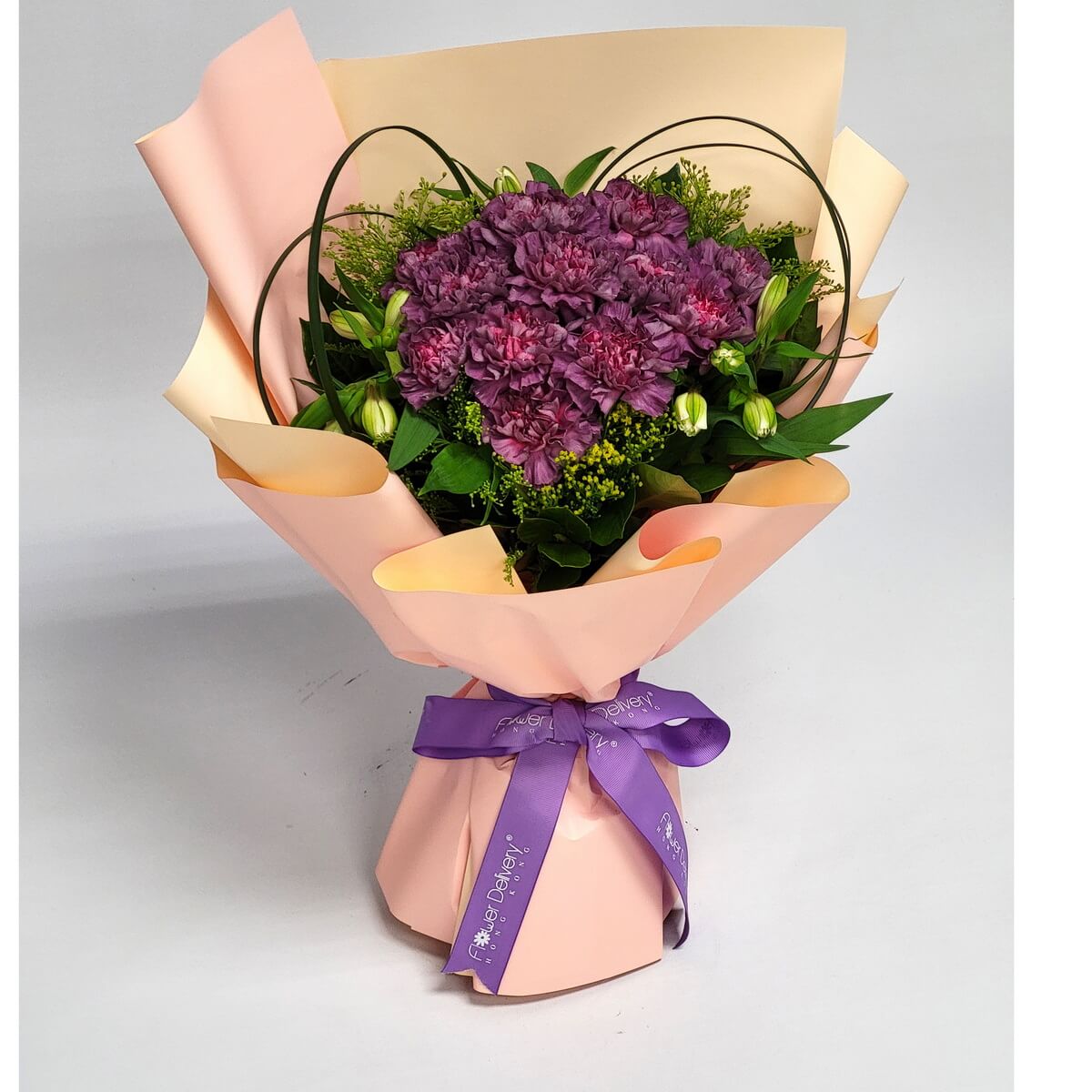 Hand-tied bouquet of deep purple carnations, green alstroemeria buds, and yellow solidago 紫色康乃馨、百合草花苞及黃莖草配搭綠葉,蜜桃橙色包裝紙加紫色絲帶束口設計。