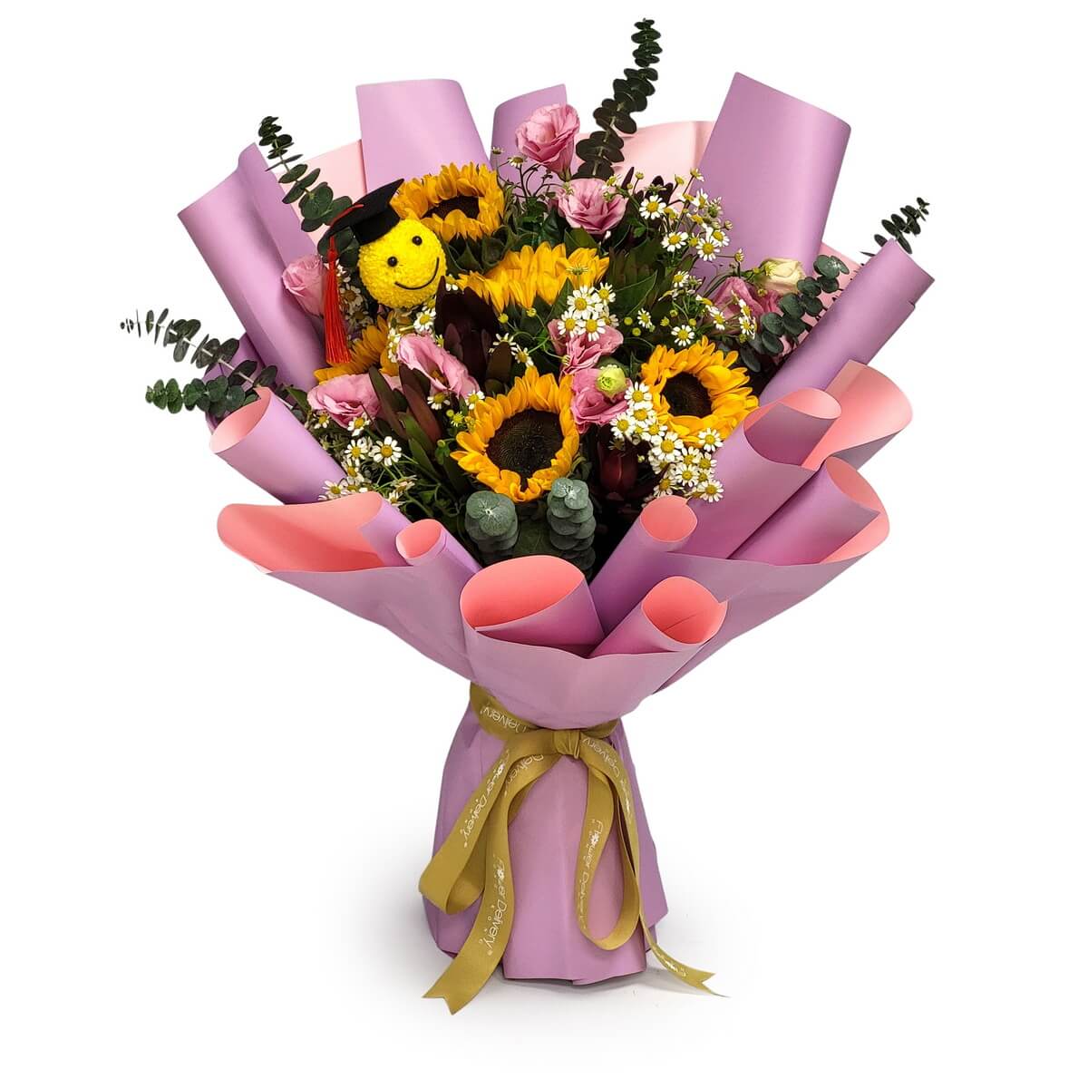 Full bouquet of sunflowers, pink roses, chamomile daisies, eucalyptus, and decorative topper wrapped in lilac-peach paper with gold ribbon 向日葵、粉紅玫瑰、洋甘菊、尤加利葉及畢業公仔紫粉包裝配金絲帶原圖花束