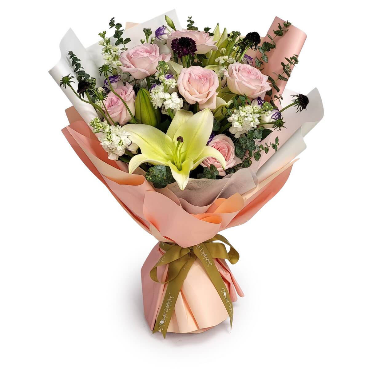 Bouquet with pale pink roses, white stock, lilies, lisianthus, and scabiosa. 粉紅玫瑰、白色宿根花、百合、洋桔梗及紫黑色松蟲草花束。