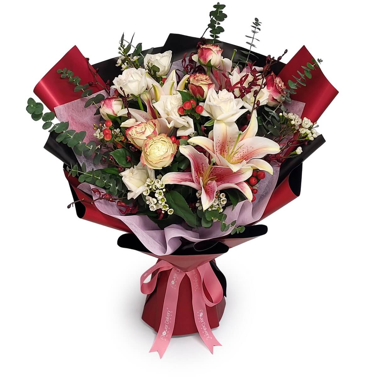 Pink lilies, cream roses, and red berries bouquet with eucalyptus and red-black wrapping 粉紅百合、白玫瑰與紅果實尤加利葉紅黑包裝原圖花束