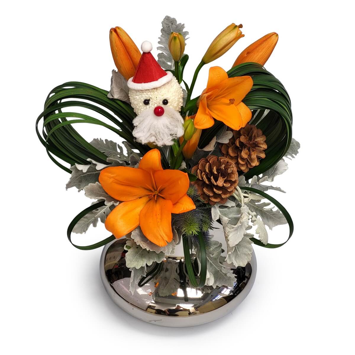 Festive orange lily arrangement with pine cones and silver foliage in a modern ceramic bowl. Cheerful Christmas style with same day delivery. Order now.
聖誕橙色百合花藝配松果及銀色葉材，陶瓷花器設計感十足。提供即日送花，立即訂購。