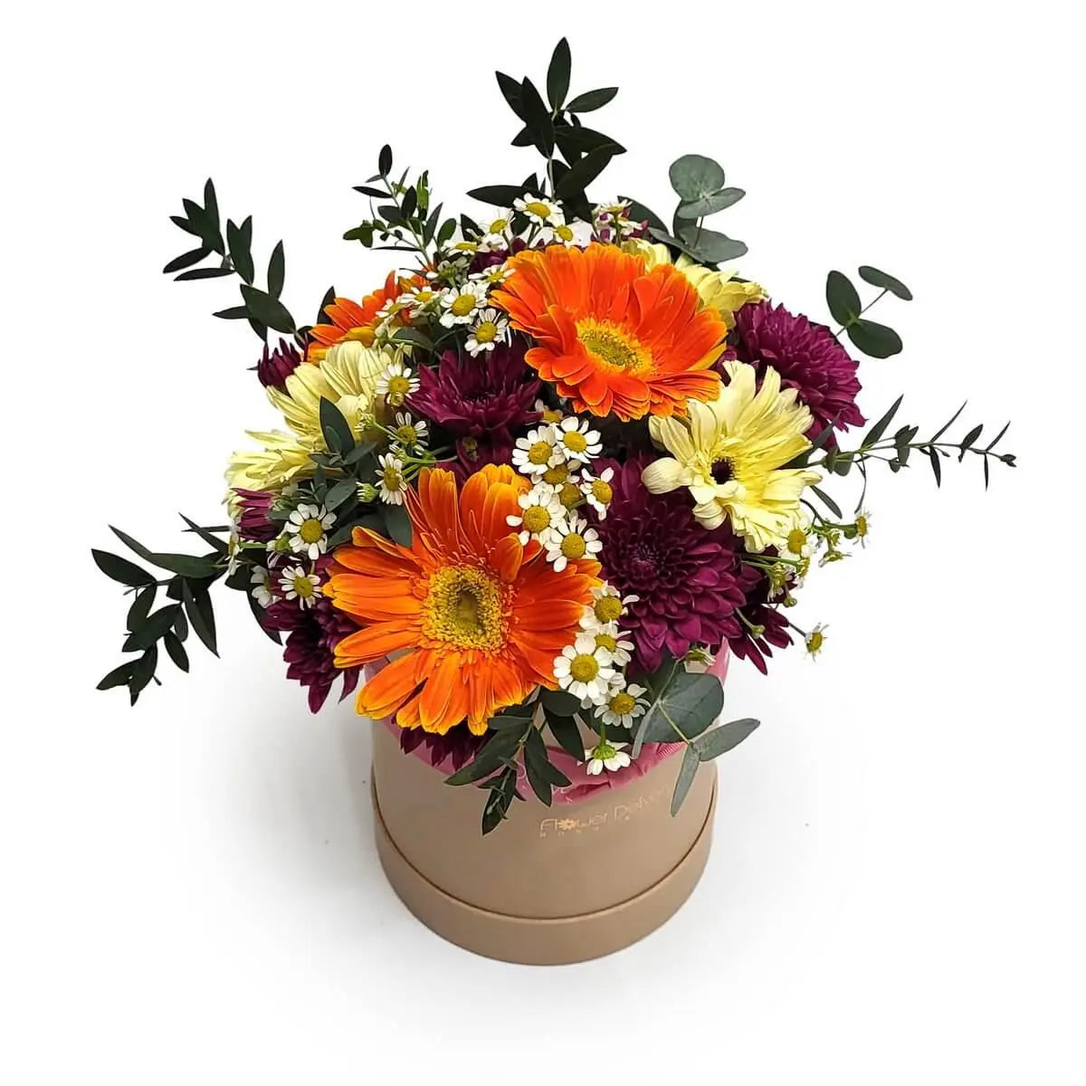 Box arrangement of vivid orange gerberas, burgundy and soft yellow chrysanthemums, chamomile, and greenery | 鮮橙非洲菊、酒紅與淡黃菊花，配以洋甘菊與綠葉，圓盒插花設計明亮豐富。