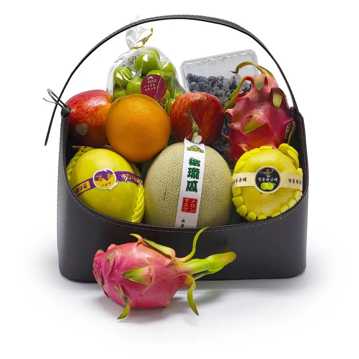 Assorted fruit hamper with melon, Korean pears, apples, mango, dragon fruit, grapes, blueberries, and orange in black leather basket - 多款水果禮籃內含香瓜、韓國梨、蘋果、芒果、火龍果、提子、藍莓及橙，配高級黑色皮籃盛載。