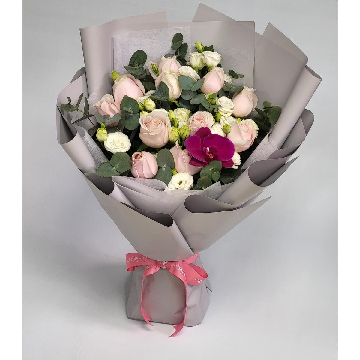 Original photo of hand-tied bouquet with blush pink roses, white lisianthus, one fuchsia orchid and eucalyptus, wrapped in grey - 手綁花束配粉紅玫瑰、白洋桔梗、紫紅洋紫蘭及尤加利，配灰色包裝