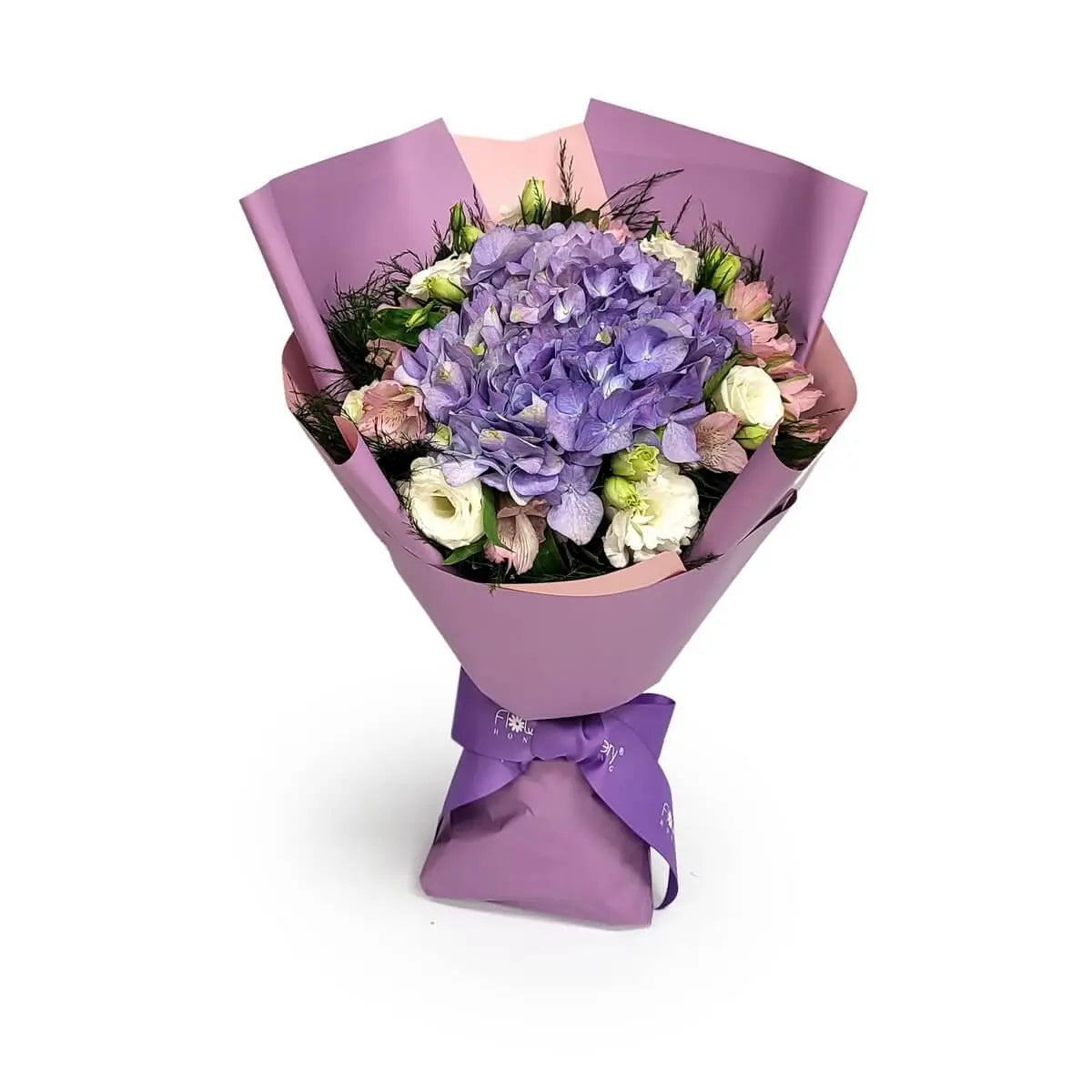 Purple hydrangea bouquet with lisianthus and light pink alstroemeria, wrapped in layered lilac and blush paper | 紫繡球花配白桔梗與粉紅百合，層次紫與粉紅包裝紙束扎，綁紫色絲帶