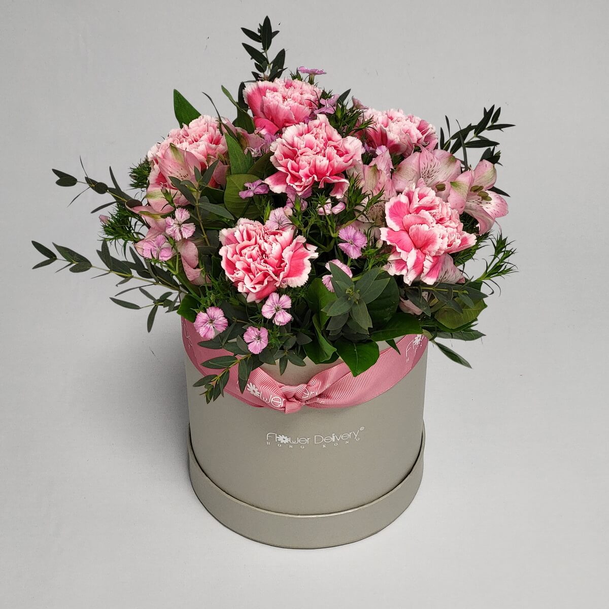 Original photo of round flower box arrangement with pink and white carnations, pink dianthus and alstroemeria - 粉紅白邊康乃馨配石竹及六出花盒裝花藝設計