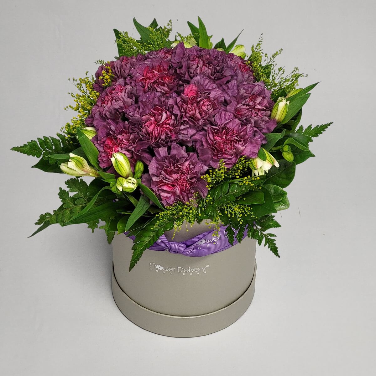 Original photo of round flower box arrangement with purple carnations and white lisianthus with green foliage - 紫色康乃馨配白色洋桔梗及綠葉盒裝花藝